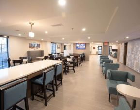 Dining and coworking space at MainStay Suites Oak Brook Terrace - Chicago.