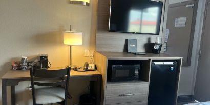 Day rooms with dedicated work desk for remote work at Red Roof Plus Bourbonnais.