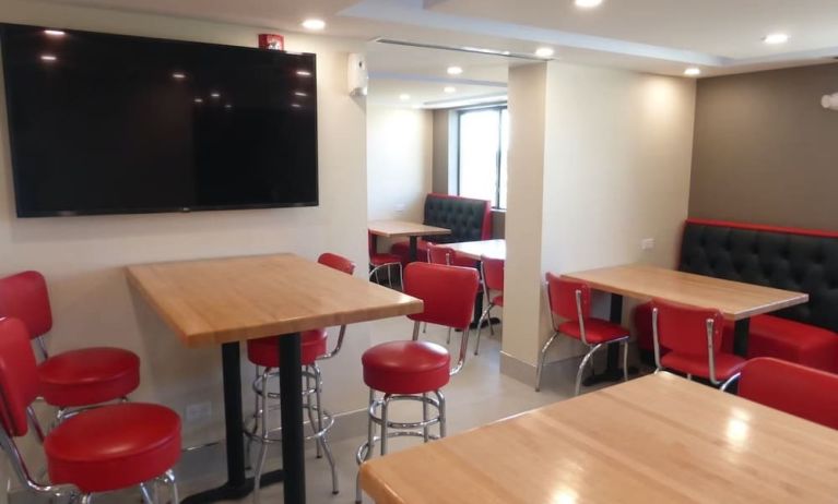 Dining and coworking space at Red Roof Plus Bourbonnais.