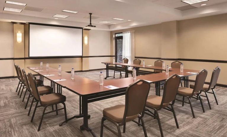 Meeting room at Hyatt Place Chicago/Hoffman Estates.