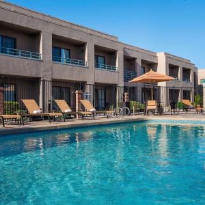 Stunning outdoor pool at Sonesta Select Scottsdale At Mayo Clinic Campus.