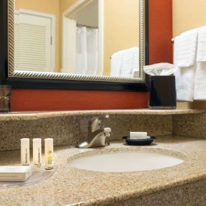 Guest bathroom at Sonesta Select Scottsdale At Mayo Clinic Campus.