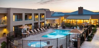 Beautiful outdoor terrace at Sonesta Select Scottsdale At Mayo Clinic Campus.