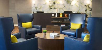 Lounge and coworking space at Sonesta Select Scottsdale At Mayo Clinic Campus.