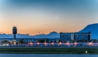 Fairmont Vancouver Airport - YVR Terminal Hotel