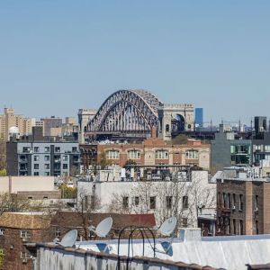 Rooftop terrace with city view at Astoria Inn LaGuardia Hotel.