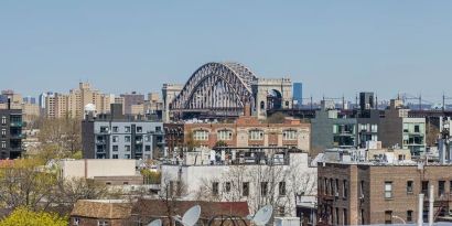 Rooftop terrace with city view at Astoria Inn LaGuardia Hotel.