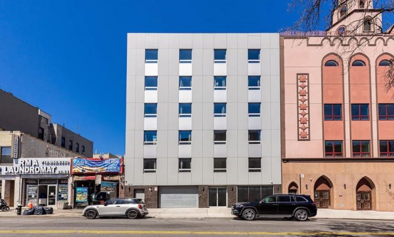 Street parking at Astoria Inn LaGuardia Hotel.