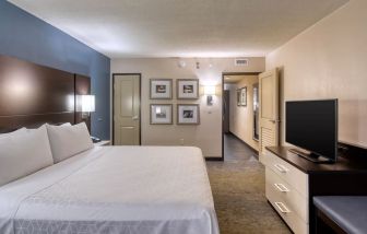 Cozy king room at Holiday Inn Express Atlanta Airport - North.