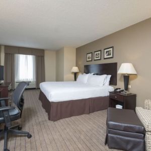 Day rooms equipped with desk and work space ideal for working remotely at Holiday Inn Aurora North- Naperville.