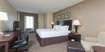 Day rooms equipped with desk and work space ideal for working remotely at Holiday Inn Aurora North- Naperville.