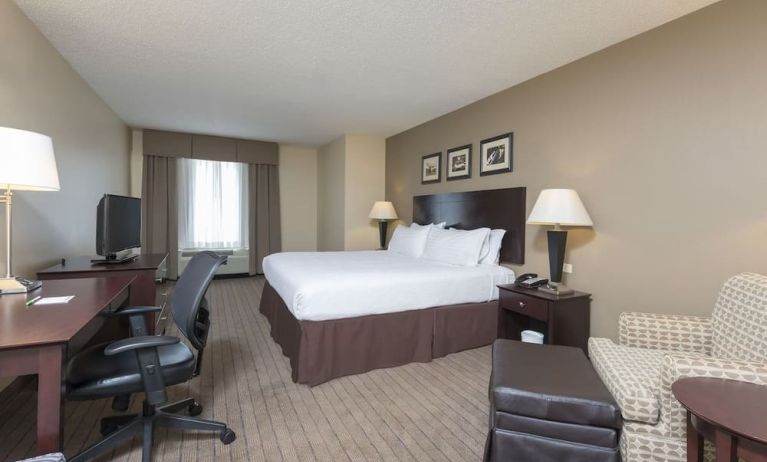 Day rooms equipped with desk and work space ideal for working remotely at Holiday Inn Aurora North- Naperville.