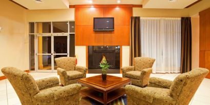 Lounge and coworking space at Holiday Inn Aurora North- Naperville.