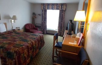 King room with work desk at Norwood Inn & Suites - Roseville.