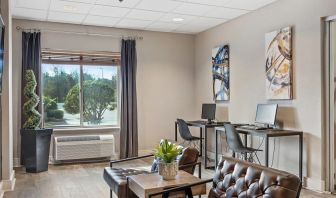 Business center with PC, internet, and printer at OYO Townhouse Orlando West.