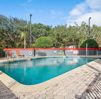 Relaxing outdoor pool at OYO Townhouse Orlando West.