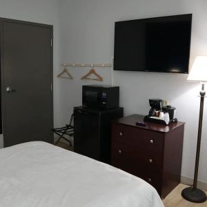 Day use room inclusions at Airport Waterfront Inn.