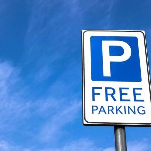 Free parking at Airport Waterfront Inn.