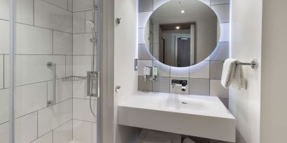 Private bathroom with shower at Hampton By Hilton Dublin City Centre.