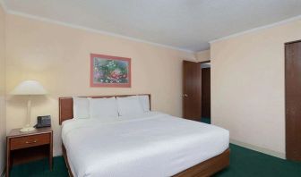 Norwood Inn & Suites Indianapolis