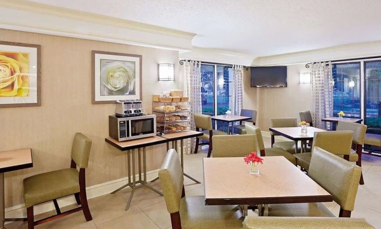 Norwood Inn & Suites Merrillville, Merrillville