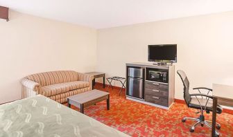 Norwood Inn & Suites Milwaukee