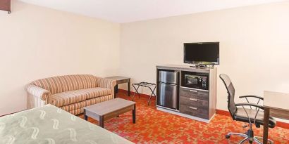 Norwood Inn & Suites Milwaukee