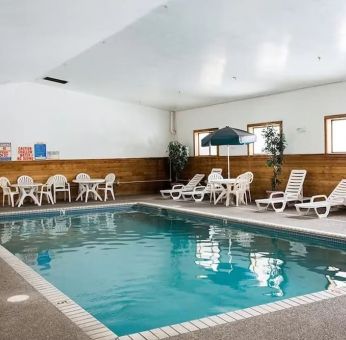 Norwood Inn & Suites - Roseville