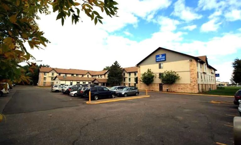 Norwood Inn & Suites - Roseville, Roseville