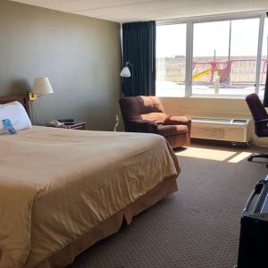 Norwood Inn & Suites La Crosse