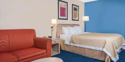 Norwood Inn & Suites La Crosse