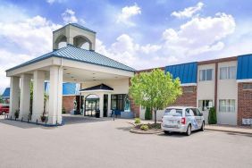 Norwood Inn & Suites La Crosse