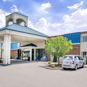 Norwood Inn & Suites La Crosse