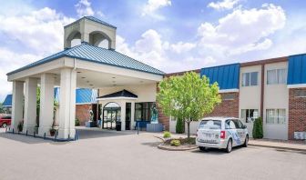 Norwood Inn & Suites La Crosse