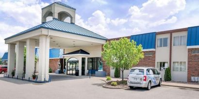 Norwood Inn & Suites La Crosse