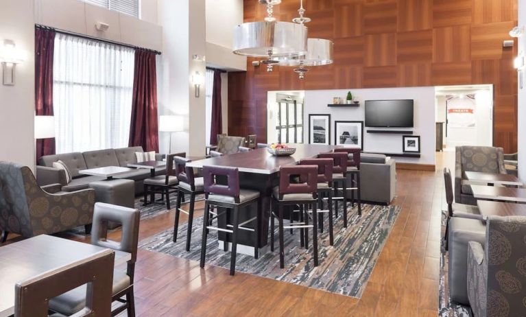 Dining area perfect for coworking at Hampton Inn Los Angeles-Orange County-Cypress.