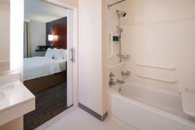 Sonesta ES Suites Nashville Brentwood ensuite bathroom, complete with bath and shower.