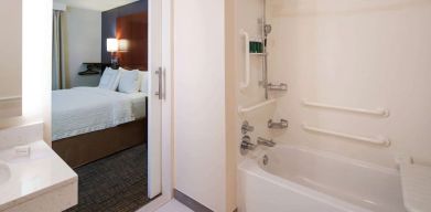 Sonesta ES Suites Nashville Brentwood ensuite bathroom, complete with bath and shower.