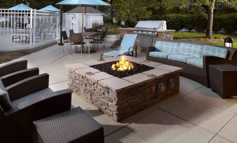 Sonesta ES Suites Cincinnati - Blue Ash’s patio area features a fire pit, plus tables and chairs, and a barbecue.