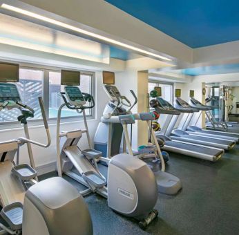 Royal Sonesta Washington DC Dupont Circle’s fitness center offers an assortment of exercise machines and numerous benches.