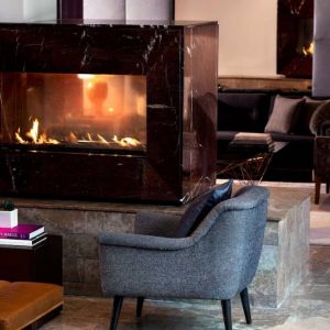 Royal Sonesta Washington DC Dupont Circle’s lobby lounge is furnished with comfortable seating, coffee tables, and a fireplace.