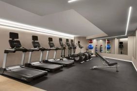 Sonesta Silicon Valley’s fitness center is equipped with assorted exercise machines, a bench, and gym balls.