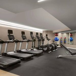 Sonesta Silicon Valley’s fitness center is equipped with assorted exercise machines, a bench, and gym balls.