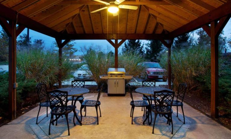 Sonesta Simply Suites Cleveland North Olmsted Airport’s gazebo has an overhead fan, barbecue, and tables and chairs.