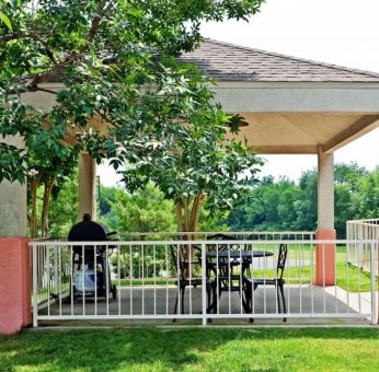 The hotel’s gazebo has outdoor seating under cover and barbecue facilities.