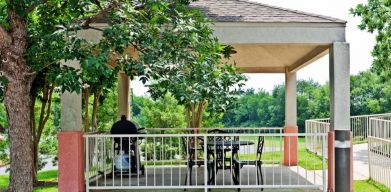 The hotel’s gazebo has outdoor seating under cover and barbecue facilities.