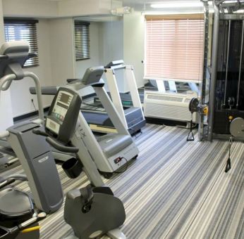 Sonesta Simply Suites Nashville Brentwood’s fitness center provides an array of different exercise machinery for guests.