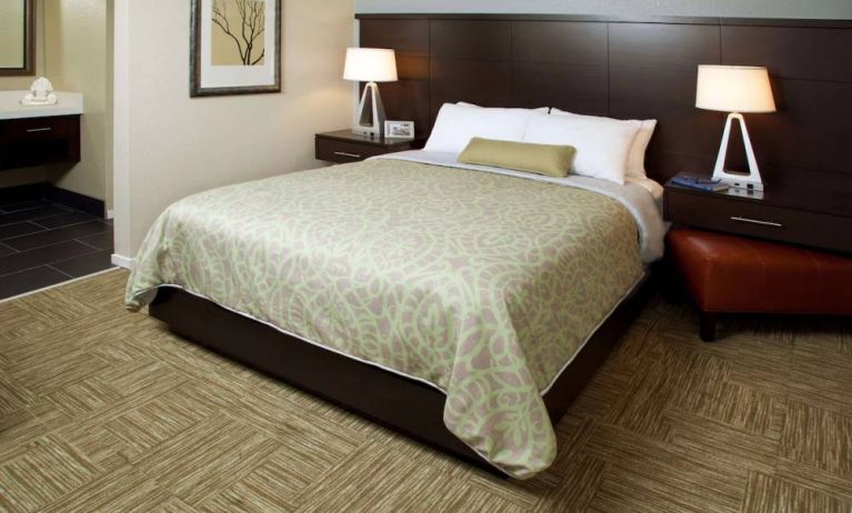 Sonesta ES Suites San Jose Airport double bed guest room, including bedside lamps and an ensuite bathroom.