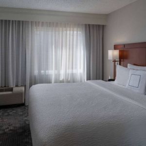 Double bed guest room in Sonesta Select Chattanooga Hamilton Place, including window and widescreen television.