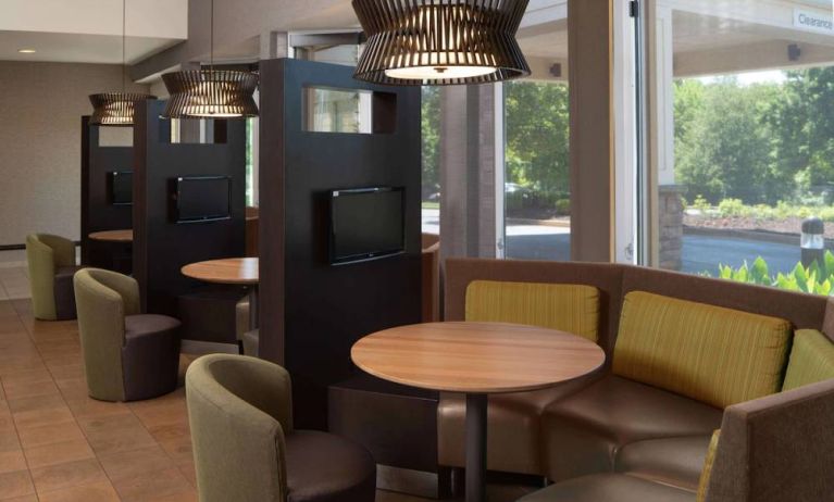 Sonesta Select Chattanooga Hamilton Place’s media pods offer cozy nooks for co-working with comfy seating, a TV, and coffee table each.